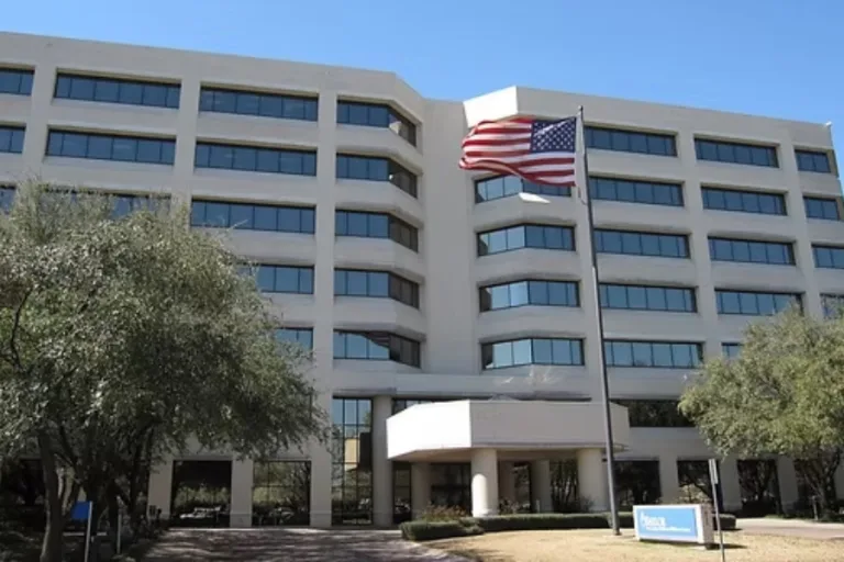 Central Dallas clinic-building exterior