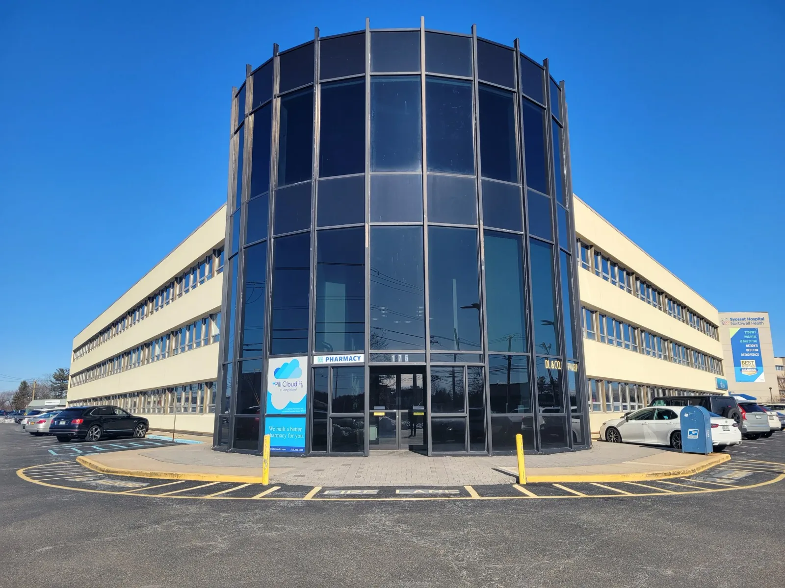 Building housing Evolve Psychiatry in Syosset, New York