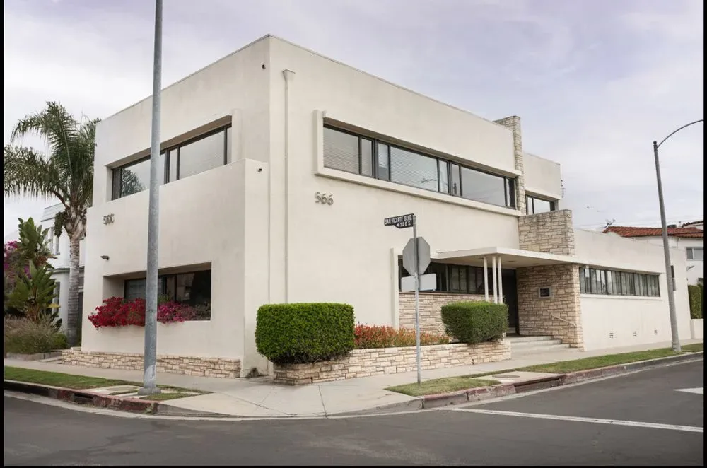 Beverly Grove clinic-building exterior
