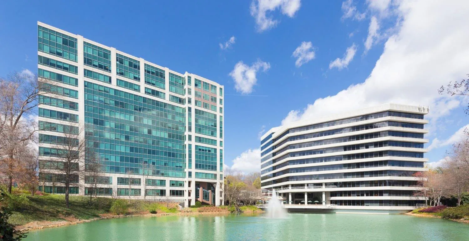 Exterior of One Lakeside Commons, the building housing Serenity Sandy Springs.