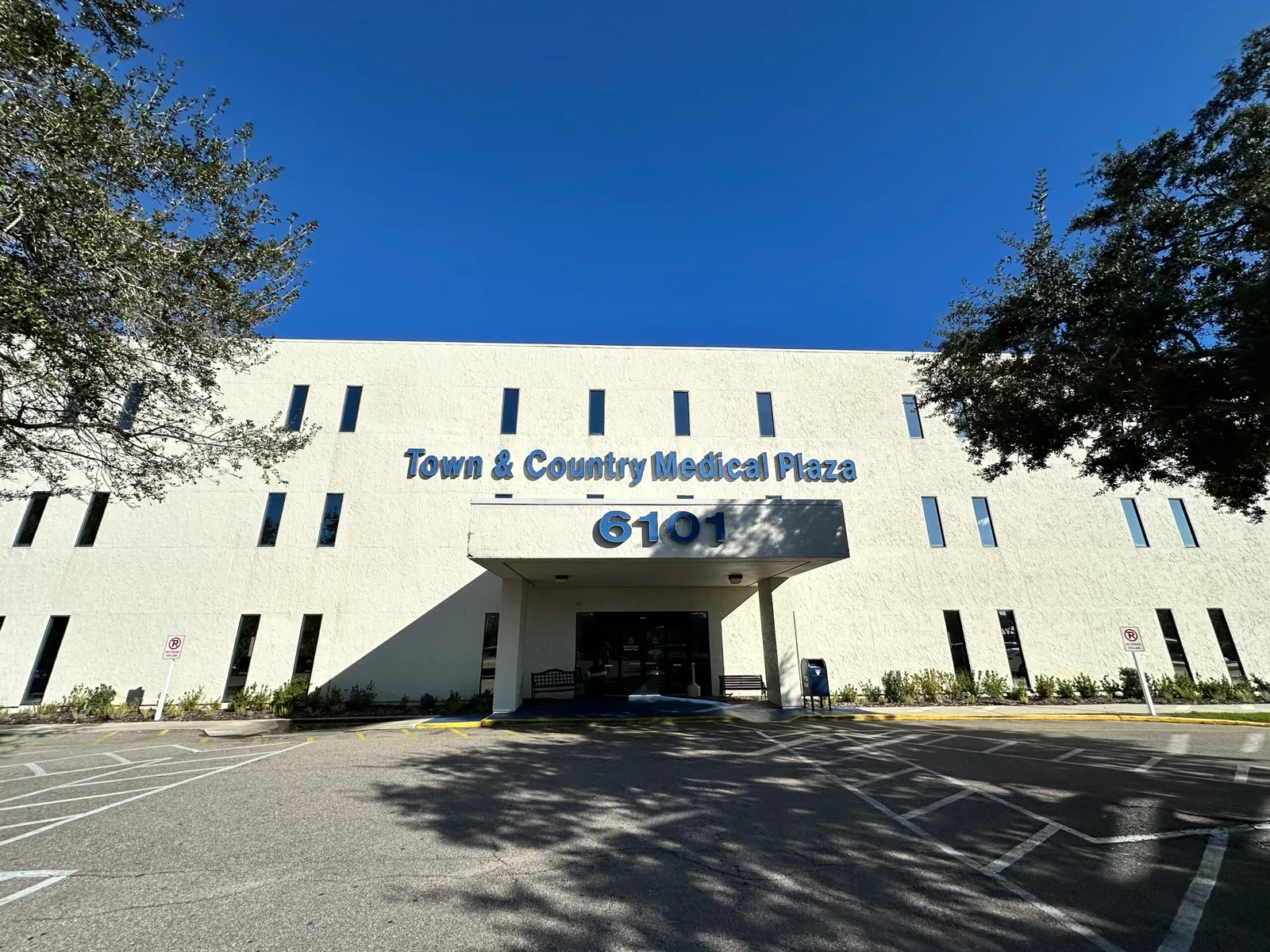 Exterior of the 6101 Webb Road office building housing Sage Elevate Town & Country.