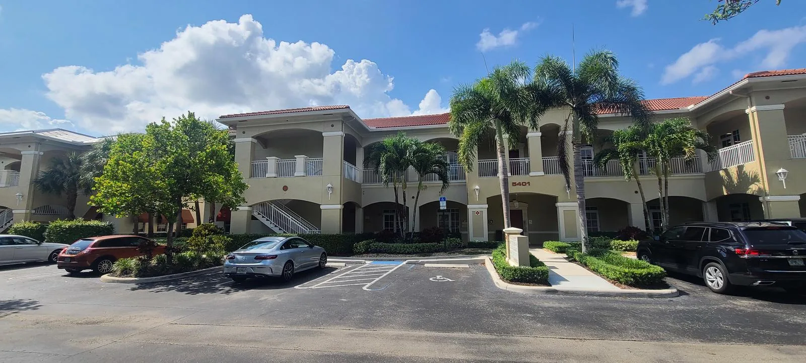 Building housing Lotus Psychiatry and Wellness in Coral Springs, Florida