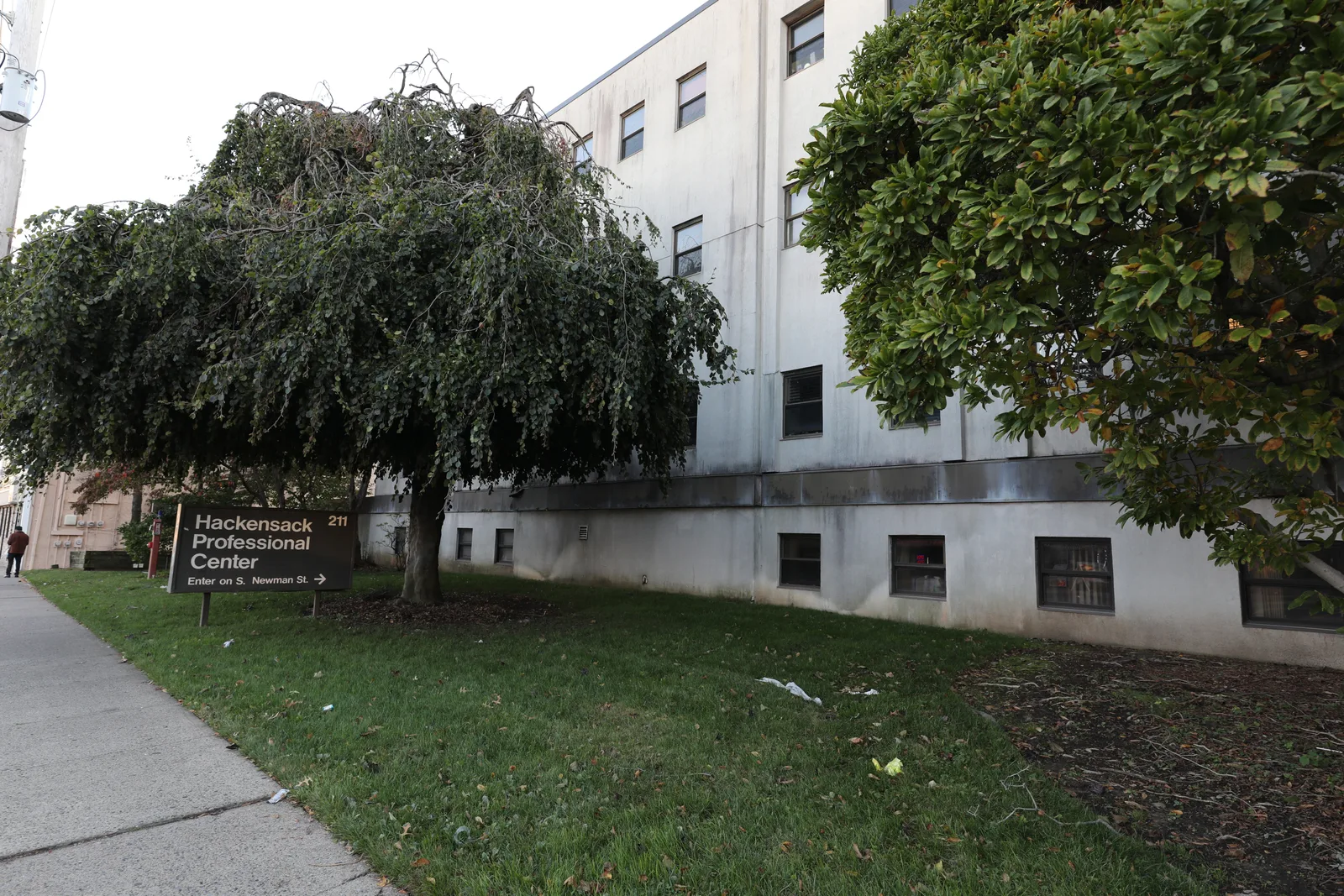 Building housing Advanced Psychiatric Associates in Hackensack, New Jersey